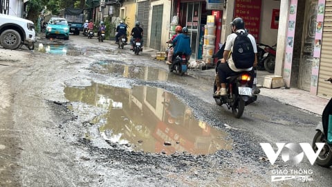 Đường Thanh Bình (Hà Đông) bị đào xới kéo dài, người dân khổ sở
